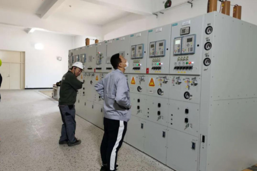 哈尔滨地铁2号线哈北66KV变电站顺利安全送电?。?>
                                </div>
                                                                <div style=